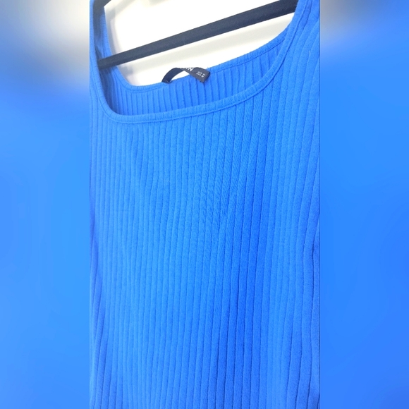 Ribbed Crop Top - Picture 2 of 2